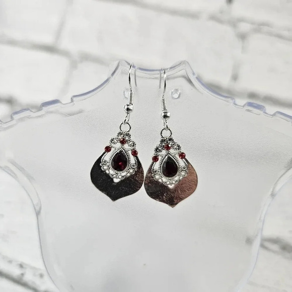 Royal Shield Women’s Small Delicate Earring Set2 - Picture 6 of 6